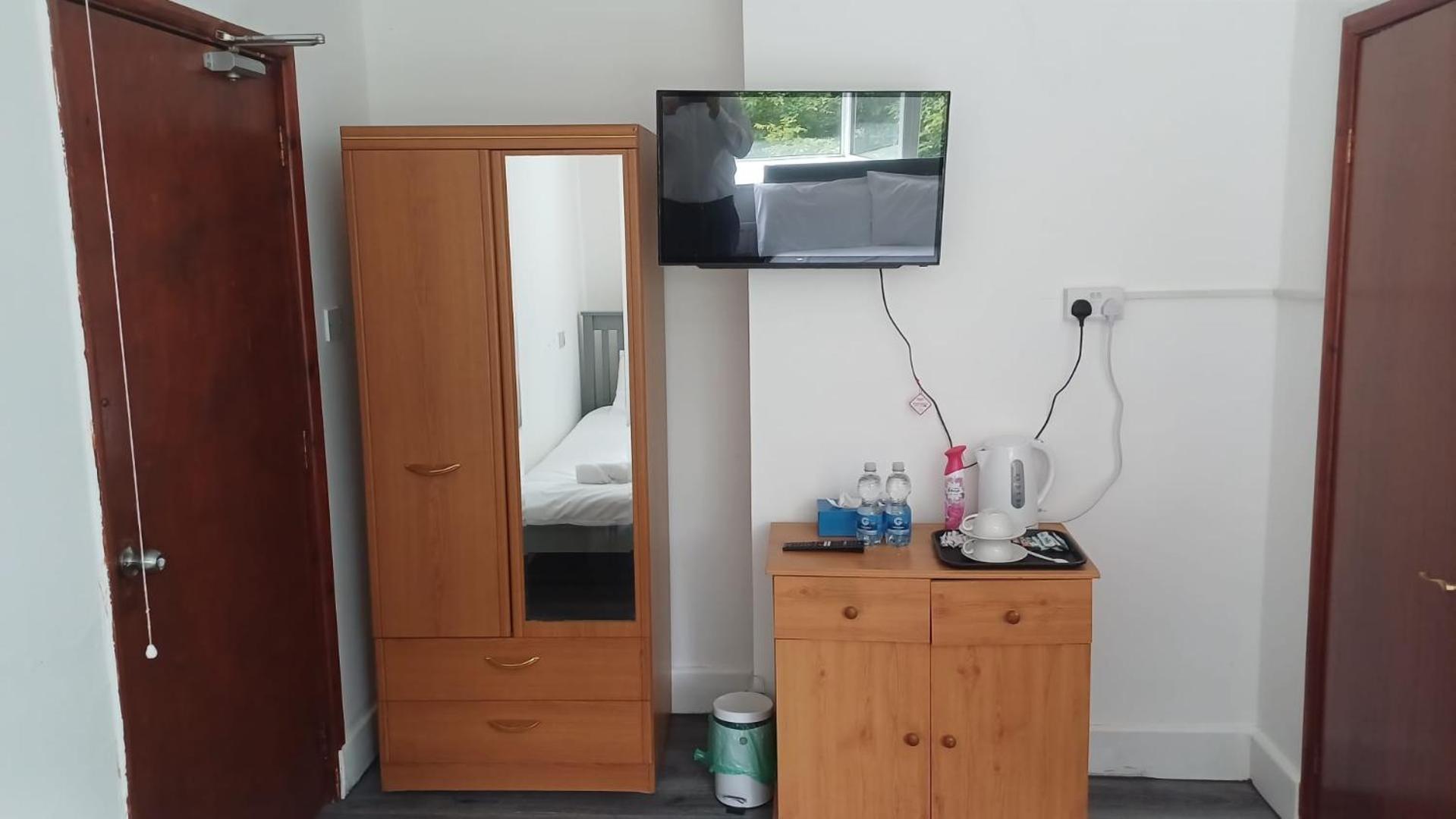 Burleigh House Отель Wetleyrocks