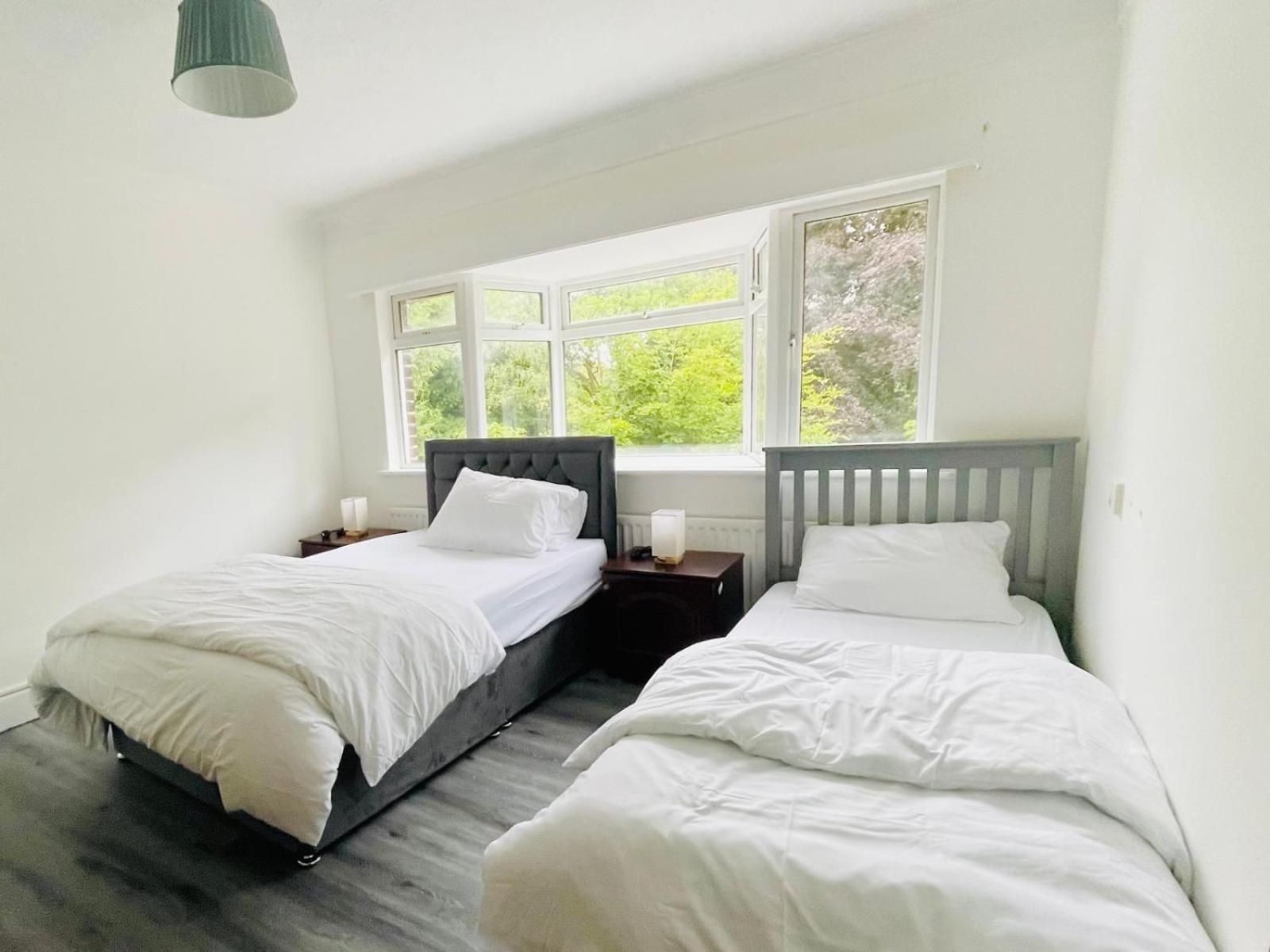 Burleigh House Отель Wetleyrocks